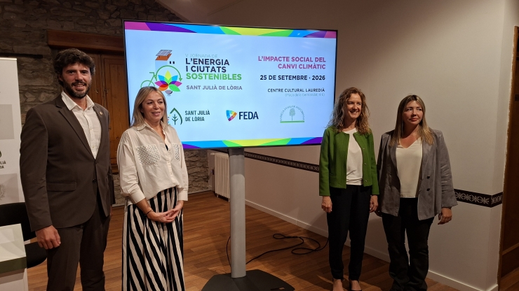 La tècnica de comunicació de FEDA, Carolina Gómez; amb el cònsol de Sant Julià de Lòria, Cerni Cairat; la directora general de FEDA, Sílvia Calvó; i la vicepresidenta de l'EFA, Paula Tarrado, durant la presentació.