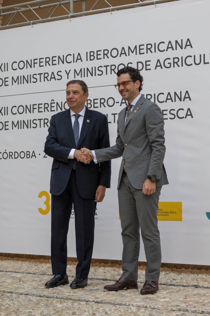 El ministre de Medi Ambient, Agricultura i Ramaderia, Guillem Casal, amb el seu homòleg espanyol, Luis Planas.
