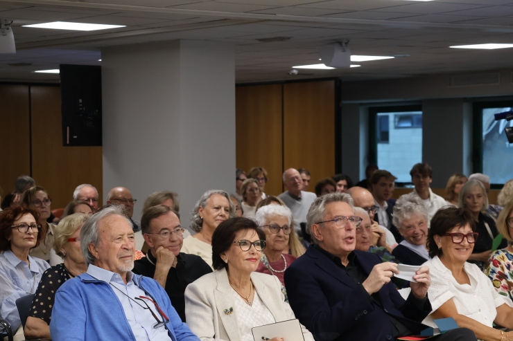 El públic durant la conferència.
