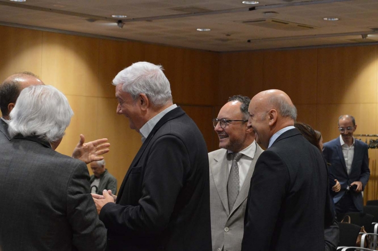 El cap de Govern, Xavier Espot, conversa amb el president de la Cambra de Comerç, Indústria i Serveis, Josep Maria Mas.