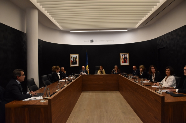 Un moment abans de començar la sessió del dia.
 