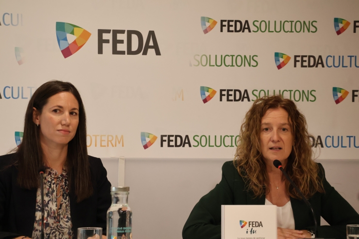 La directora general de FEDA, Sílvia Calvó, i la directora de Sostenibilitat, Comunicació i Relació amb el Client de FEDA, Nerea Moreno, durant la presentació.