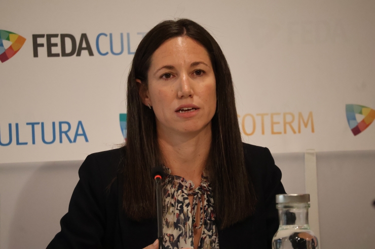 La directora de Sostenibilitat, Comunicació i Relació amb el Client de FEDA, Nerea Moreno, durant l'acte.
