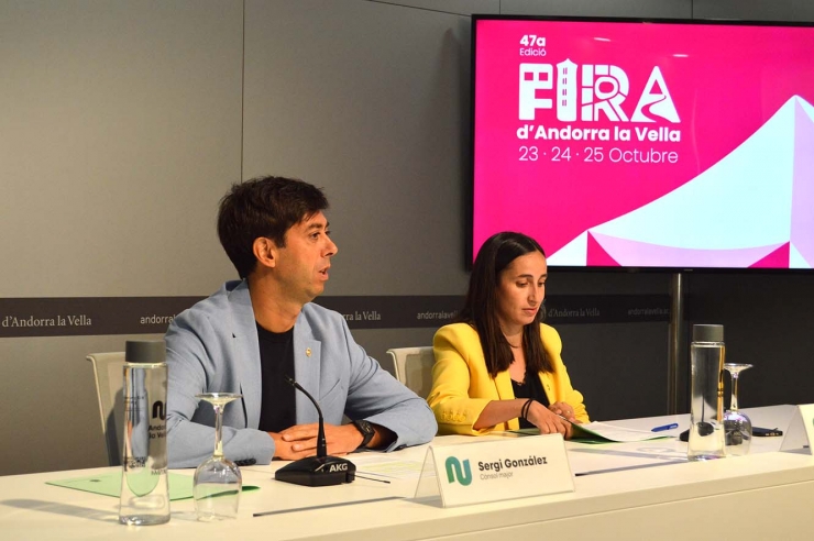 El cònsol major d'Andorra la Vella, Sergi González i la cònsol menor, Olalla Losada en la presentació de la 47a edició de la Fira d'Andorra la Vella.