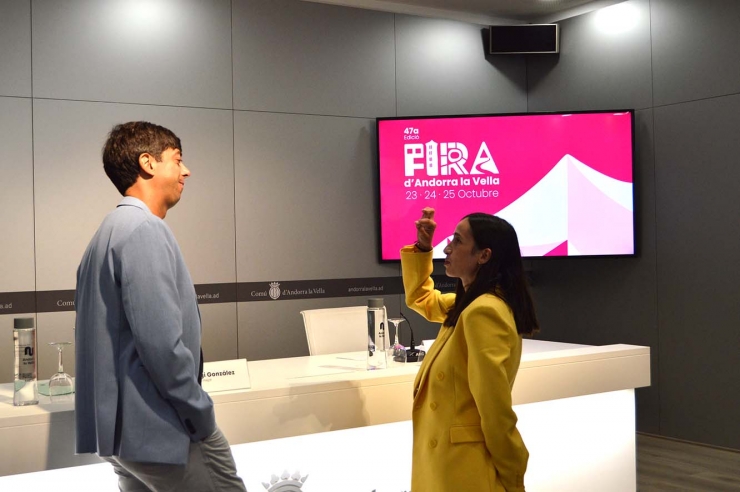 El cònsol major d'Andorra la Vella, Sergi González i la cònsol menor,  Olalla Losada moments abans de la presentació de la 47a edició de la Fira d'Andorra  la Vella.
 