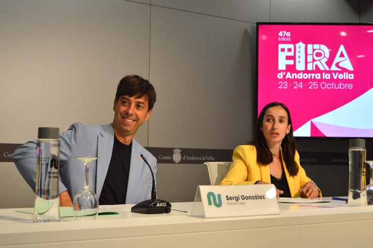 El cònsol major d'Andorra la Vella, Sergi González i la cònsol menor,  Olalla Losada en la presentació de la 47a edició de la Fira d'Andorra  la Vella.
 