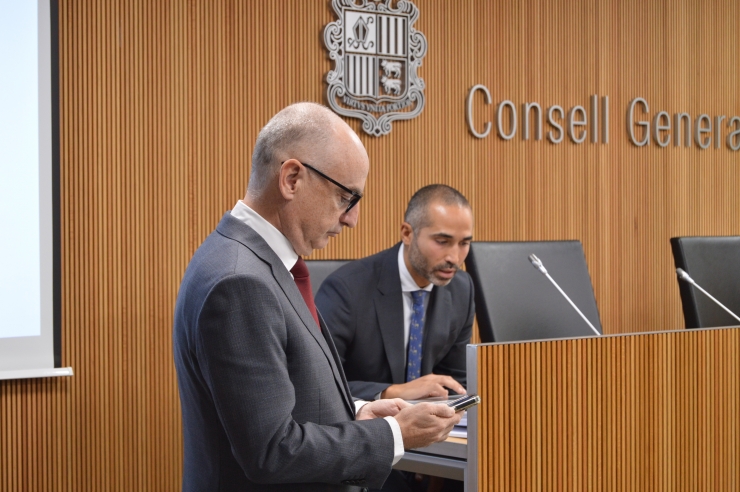 El ministre de Finances, Ramon Lladós, abans de la seva compareixença al davant de la comissió legislativa de Finances i Pressupost.